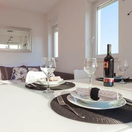 Apartment Frane