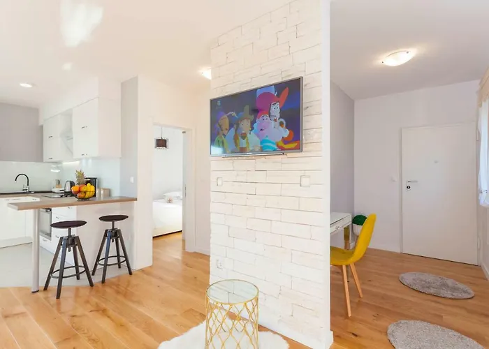 Frane דירה מאקרסקה