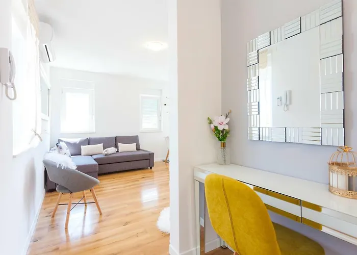 Frane דירה מאקרסקה